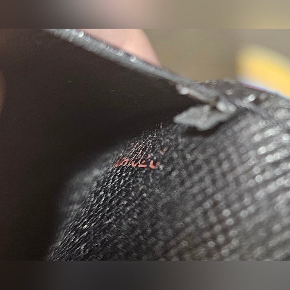 LOUIS VUITTON BIFOLD EPI WALLET - Picture 6 of 10